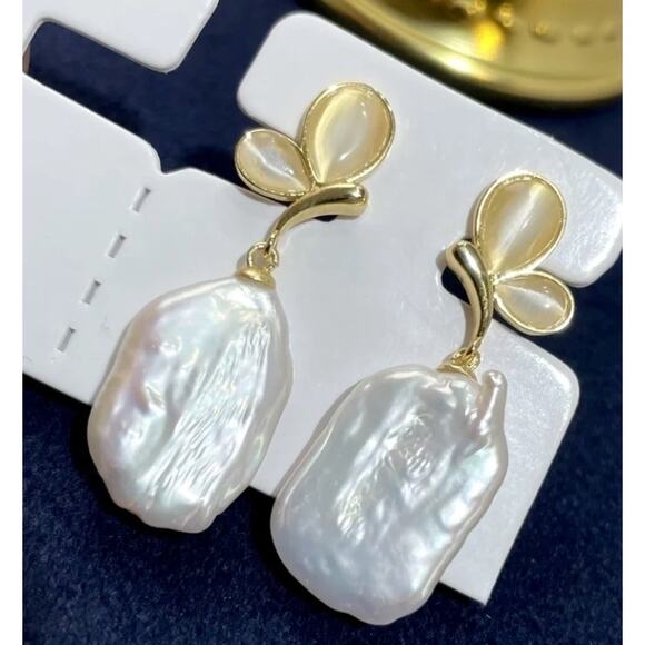 Retail $45 Freshwater Pearl 18K Gold Plate Butterfly wing Earrings*NEW - Picture 1 of 1